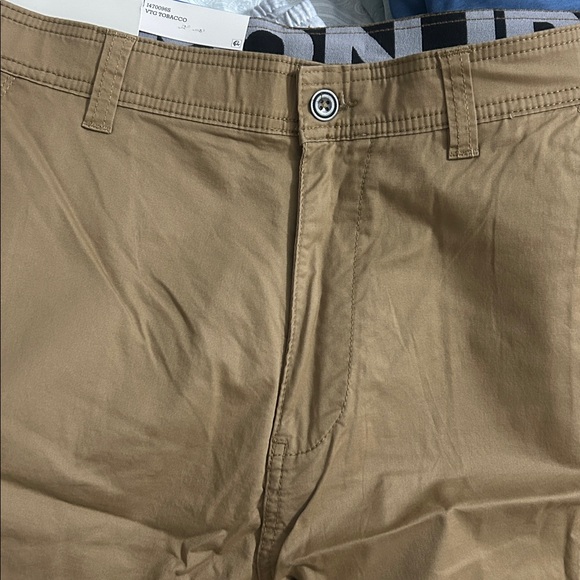 Iron Co. Men's Tan Stretch Cargo Shorts. Size 38 NWT - Picture 2 of 4